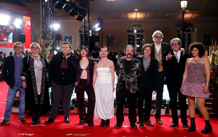 CUANTICA RAVE PISA ALFOMBRA ROJA